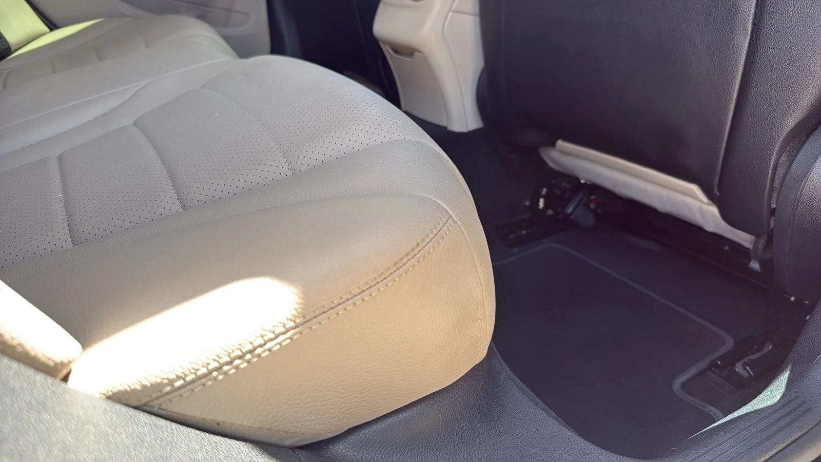 Used 2017  Mercedes-Benz C 300 image 22