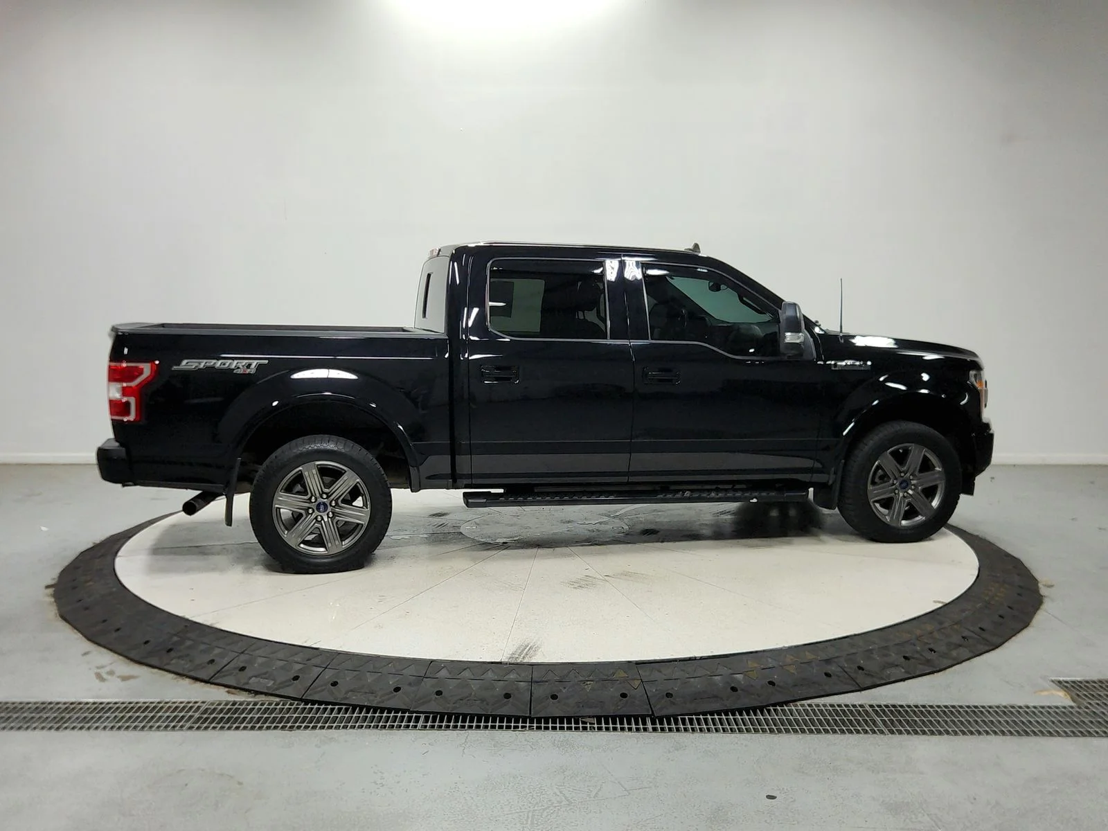 Used 2020 Black Ford XLT image 8