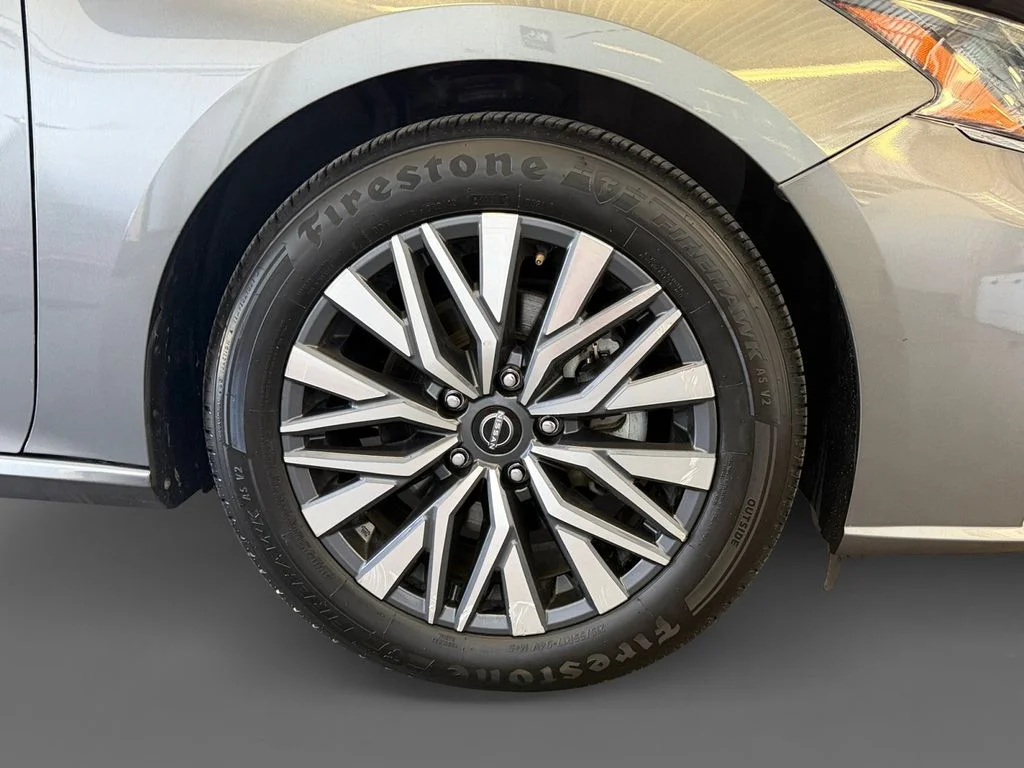 Used 2023 Gray Nissan 2.5 SV image 9