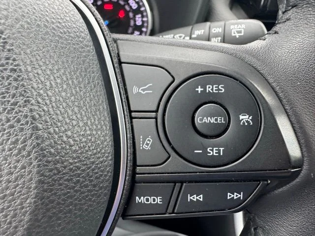 Used 2022 White Toyota XLE Premium image 20