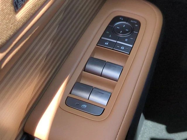 New 2026 Cloudburst Gray Lexus ES 350e LUXURY image 22