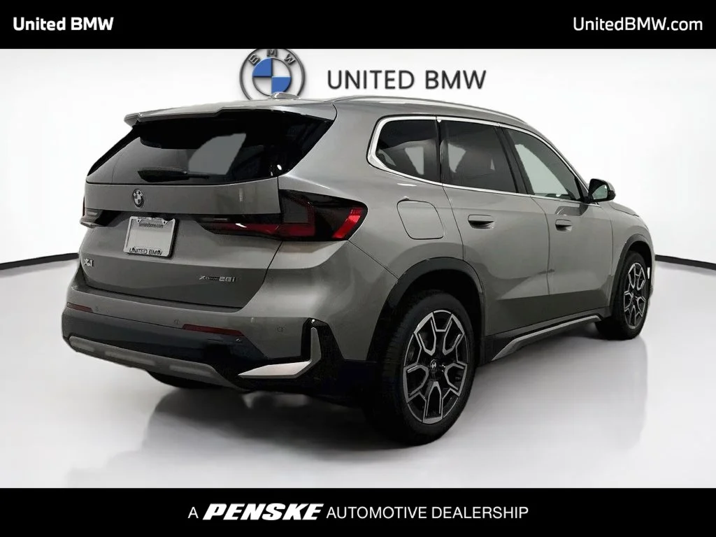 New 2027 Space Silver Metallic BMW xDrive28i image 5