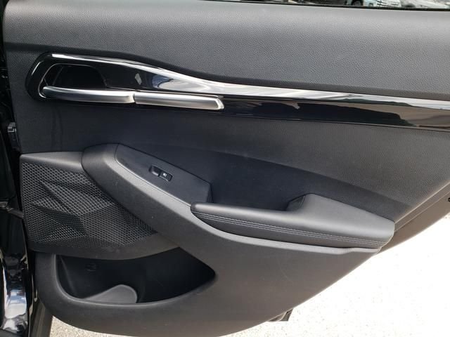 Used 2023 Black Kia S image 17