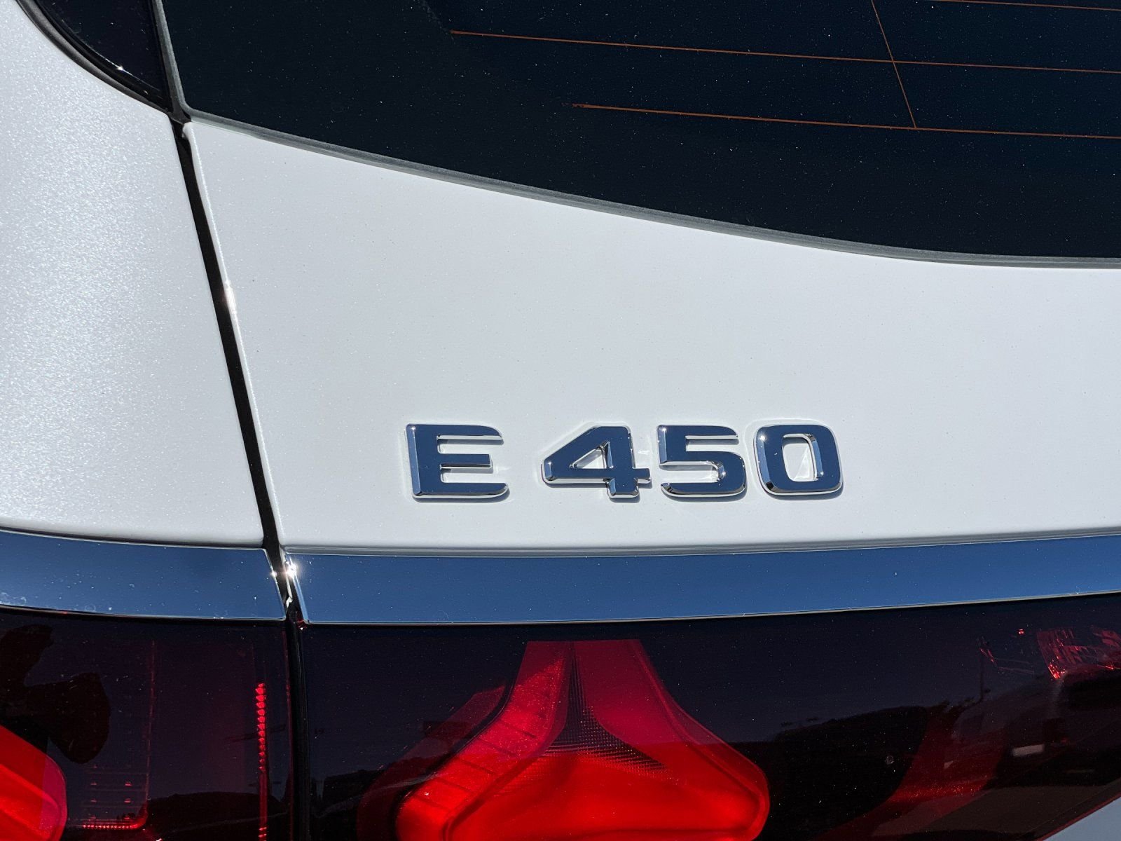 New 2026 MANUFAKTUR Moonlight White Metallic Mercedes-Benz E 450 image 12