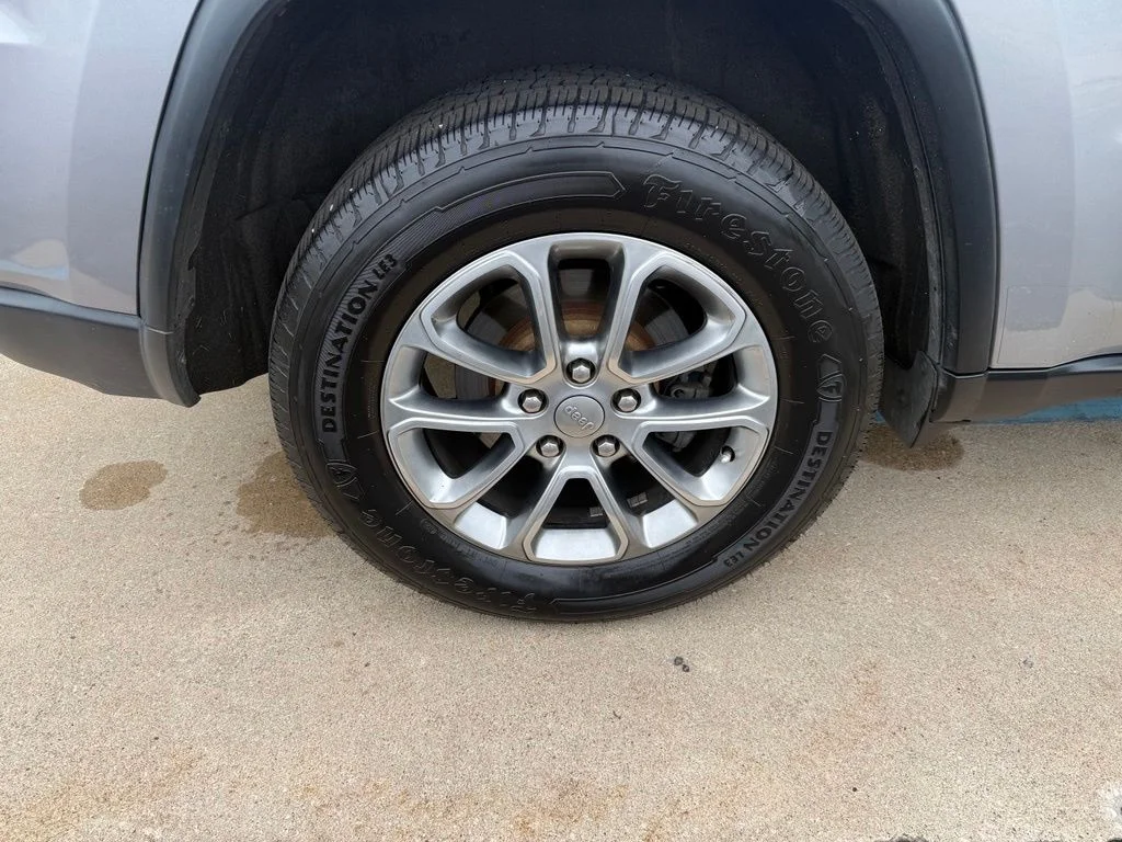 Used 2014 Silver Jeep Limited image 9