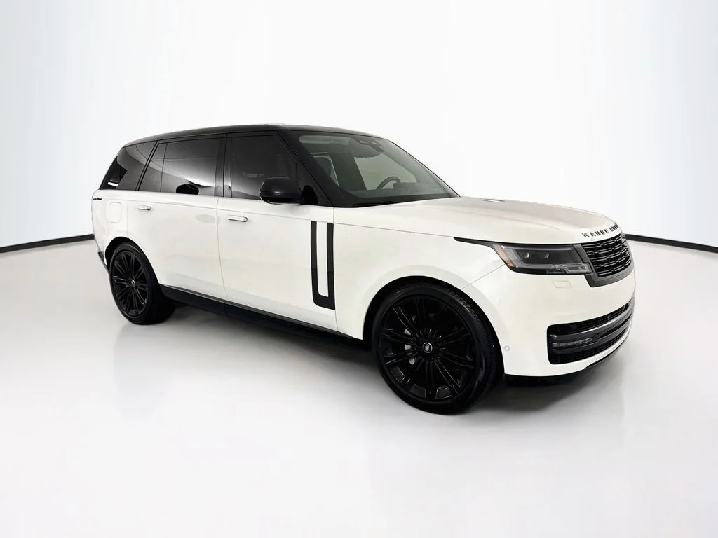 Used 2024 White Land Rover SE image 3