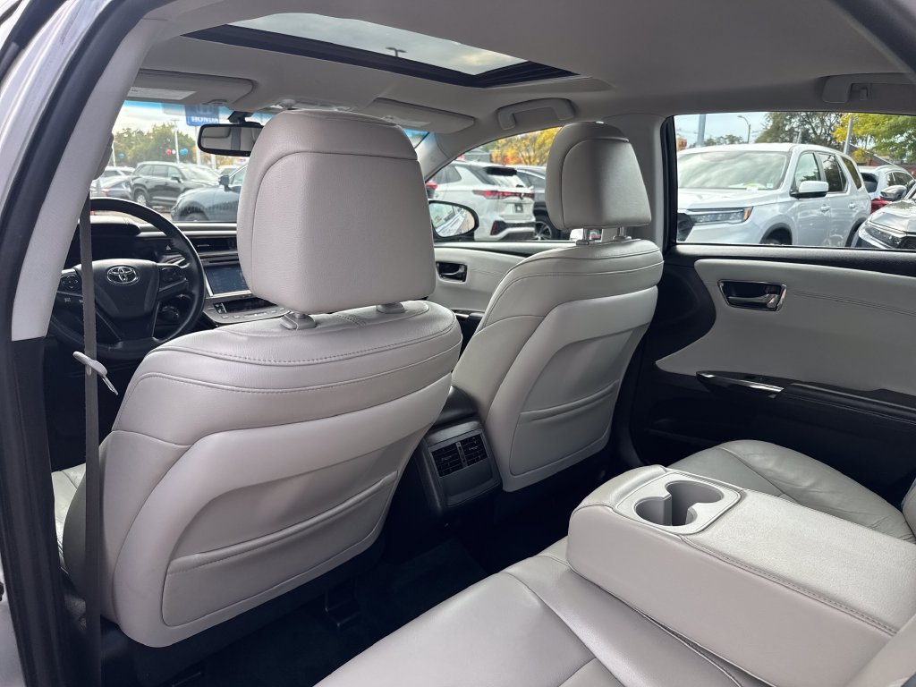 Used 2016 Silver Toyota XLE Premium image 38