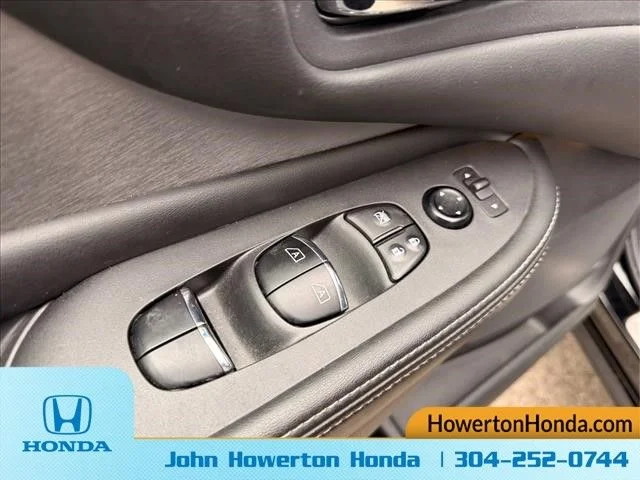 Used 2021 Black Nissan SL image 17