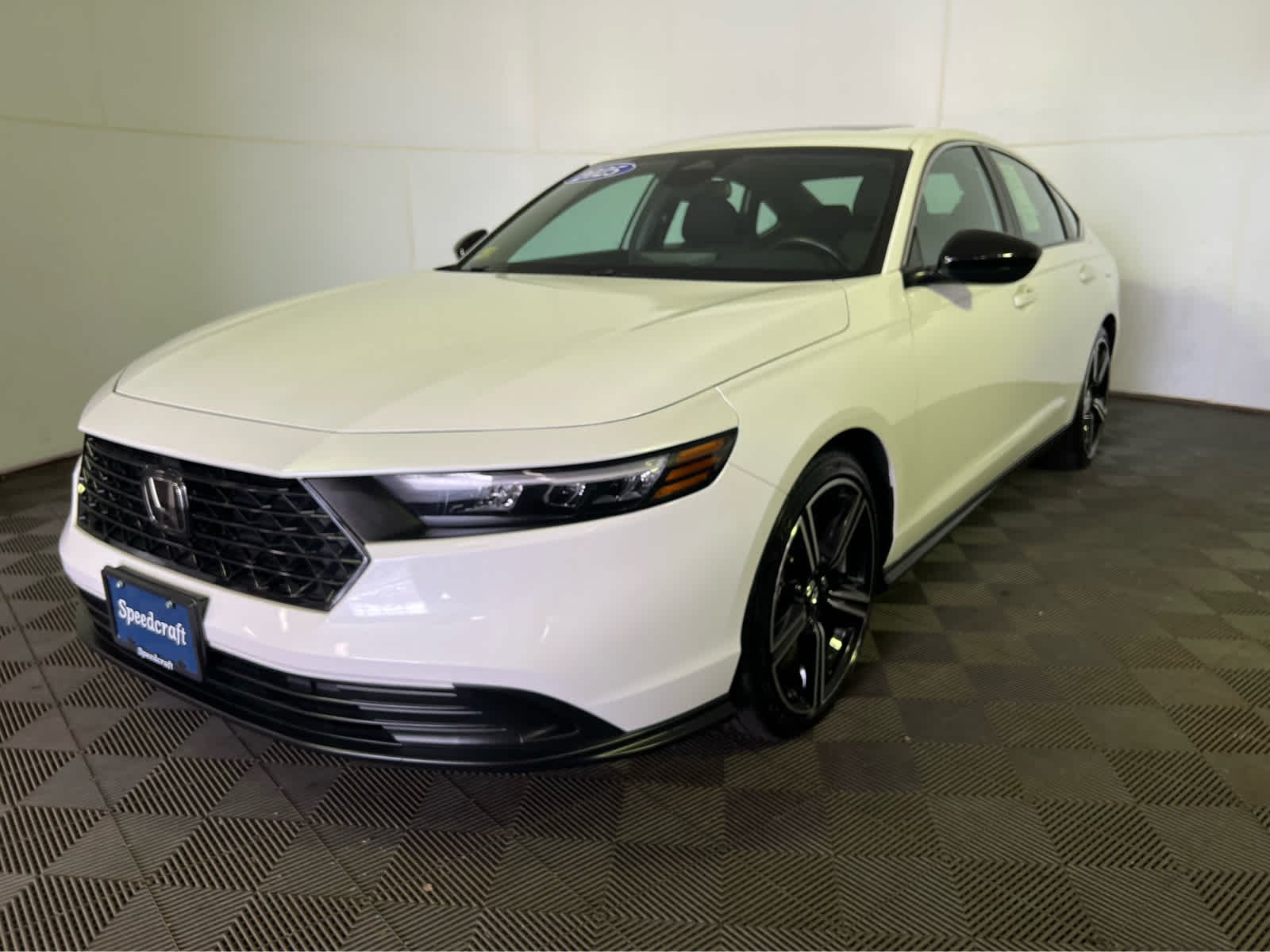 Used 2025 Platinum White Pearl Honda Sport image 3