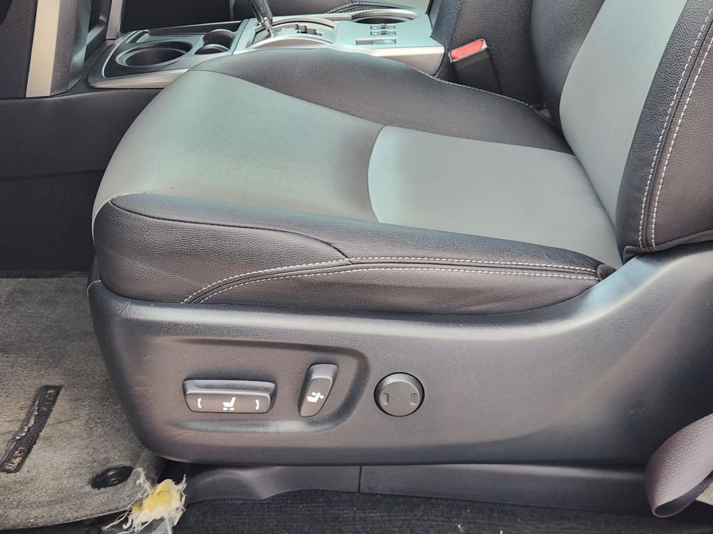 Used 2016 Super White Toyota SR5 Premium image 22
