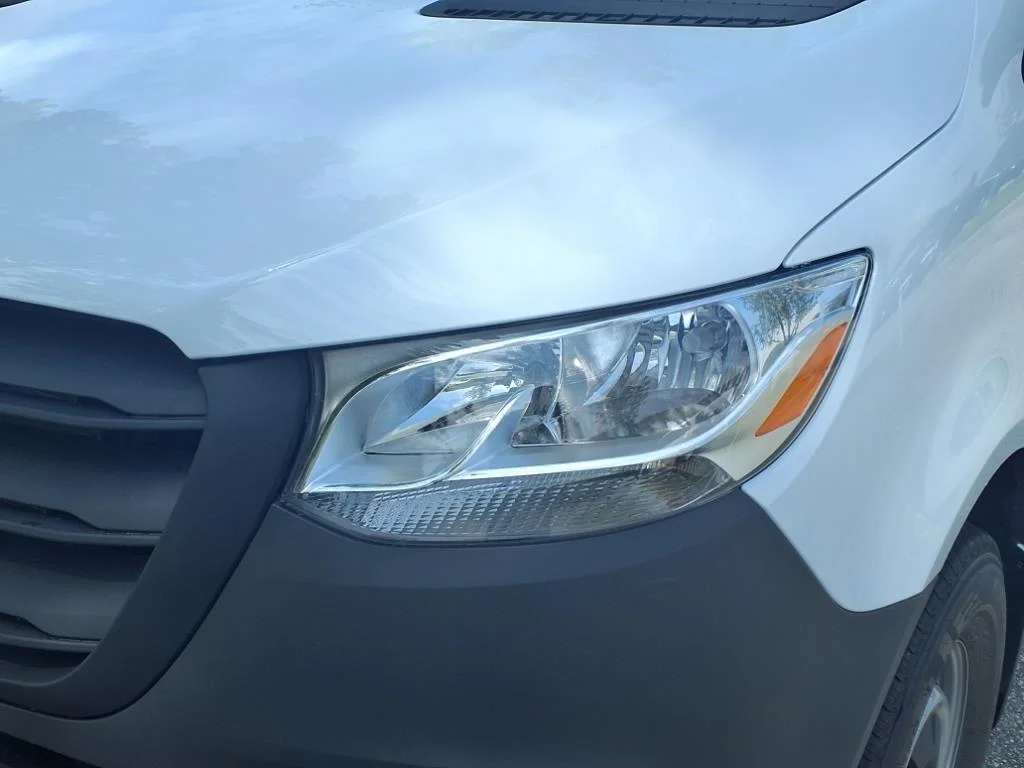 New 2025 Arctic White Mercedes-Benz  image 4