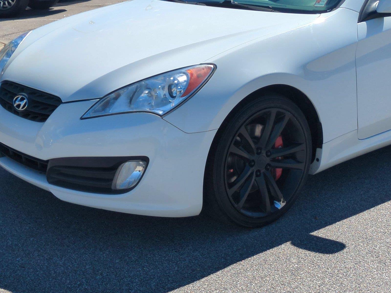 Used 2011 Karussell White Hyundai R-Spec image 9