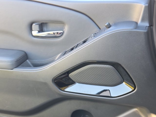 Used 2022  Nissan PRO-4X image 30