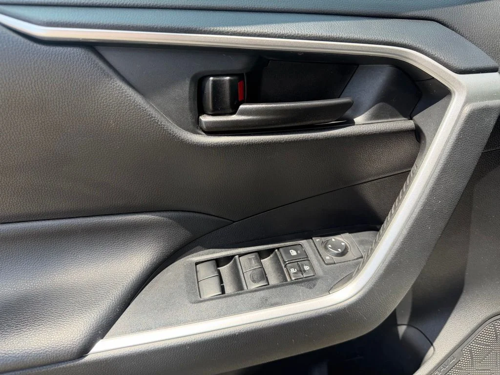 Used 2022 Silver Toyota LE image 19