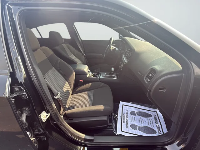 Used 2023 Black Dodge SXT image 9