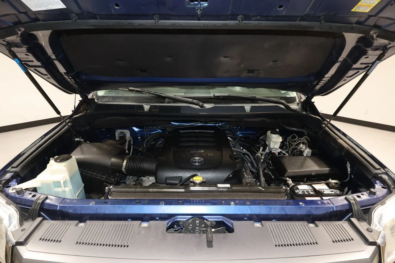Used 2015 Blue Toyota SR5 image 19