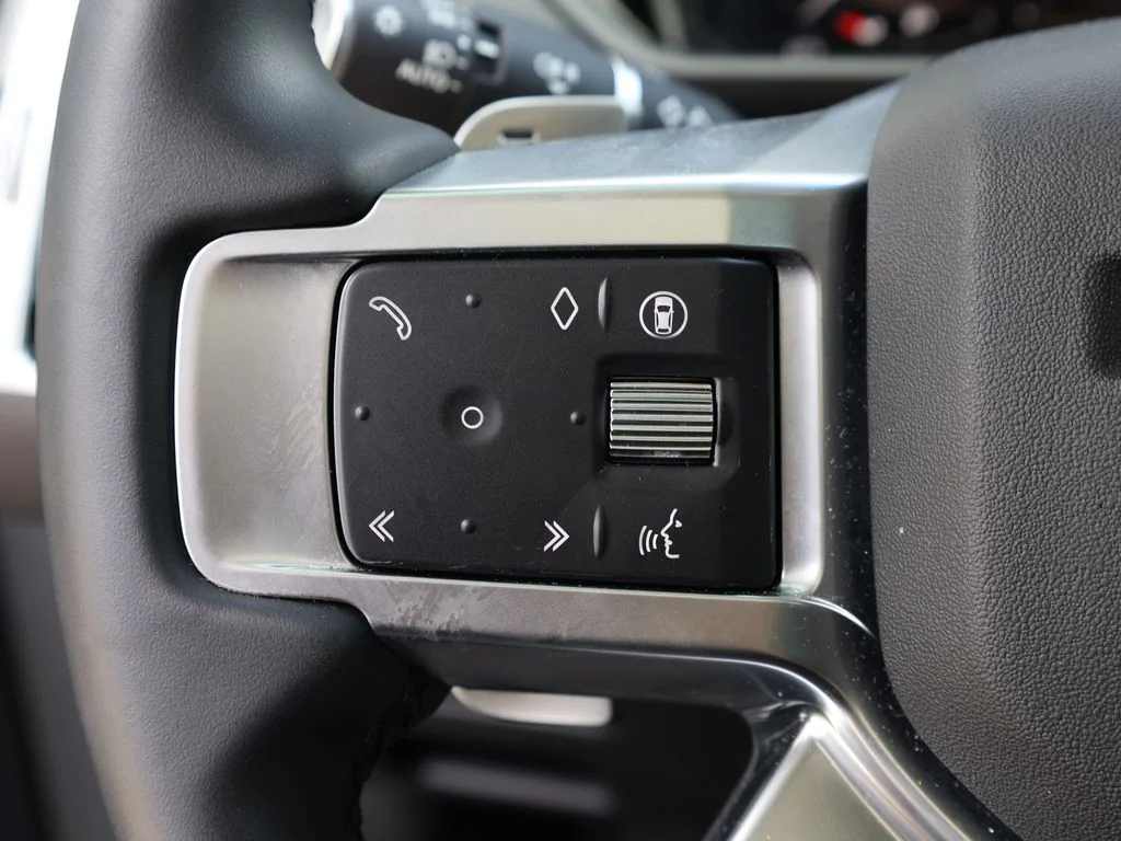 Used 2024 White Land Rover S image 40