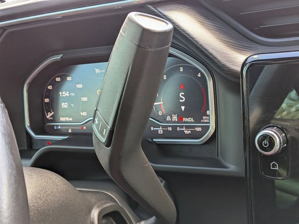 Used 2024 White Frost Tricoat GMC Denali Ultimate image 12