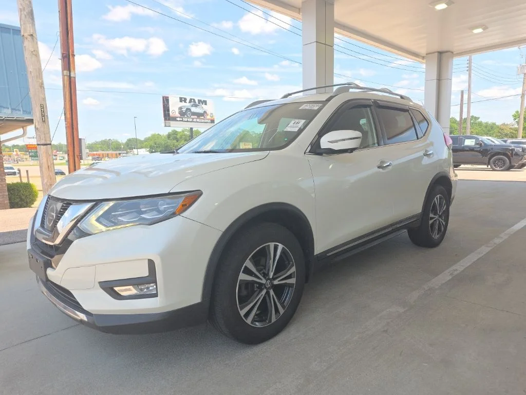 Used 2017 White Nissan SL image 1