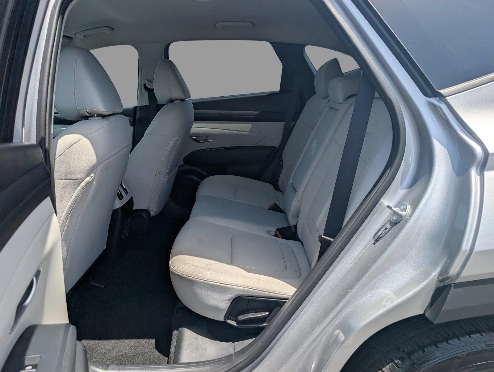 Used 2025 Shimmering Silver Hyundai SEL image 30