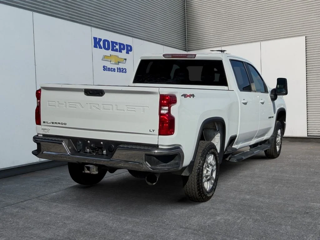 Used 2025 Summit White Chevrolet LT image 5