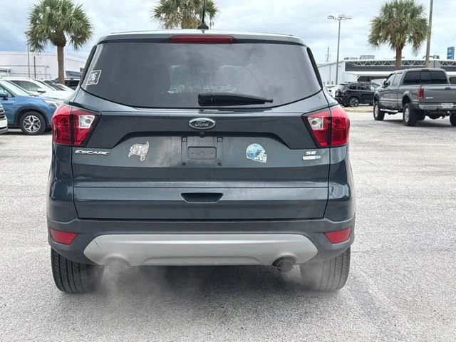 Used 2019 Sea Green Ford SE image 3