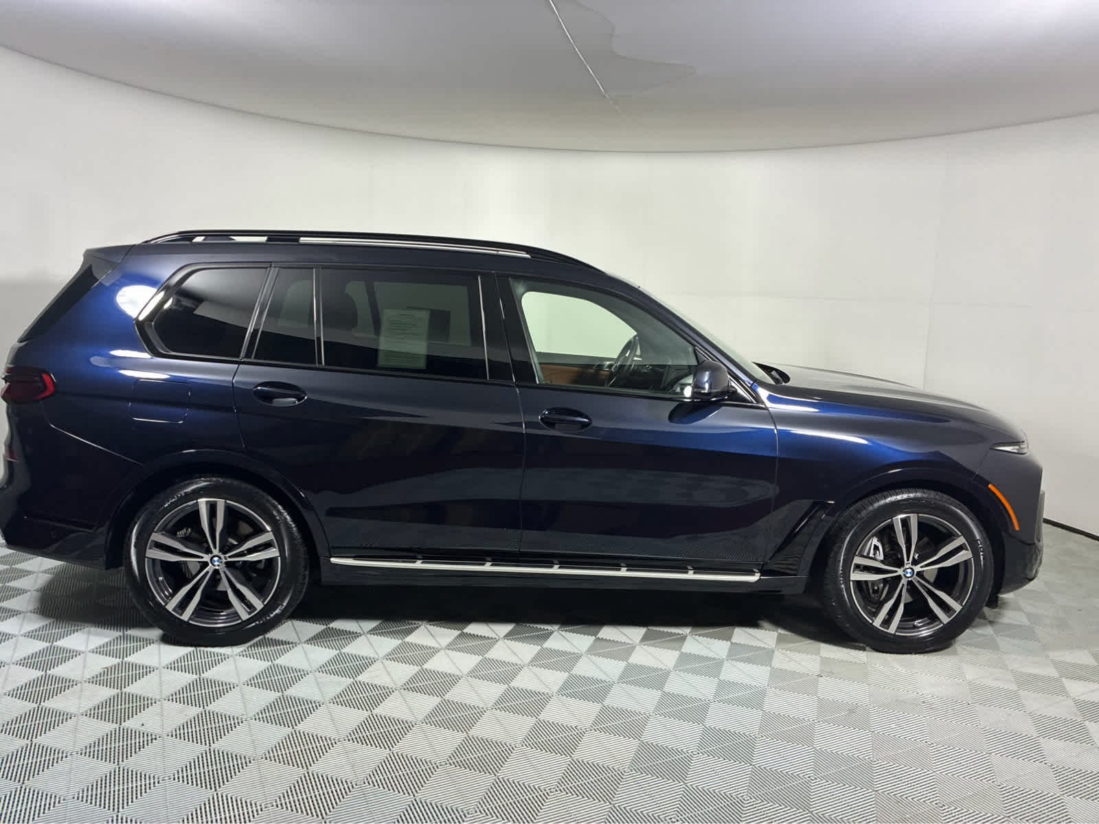 Used 2024 Carbon Black Metallic BMW xDrive40i image 2
