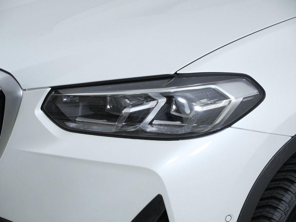 Used 2024 White BMW xDrive30i image 4