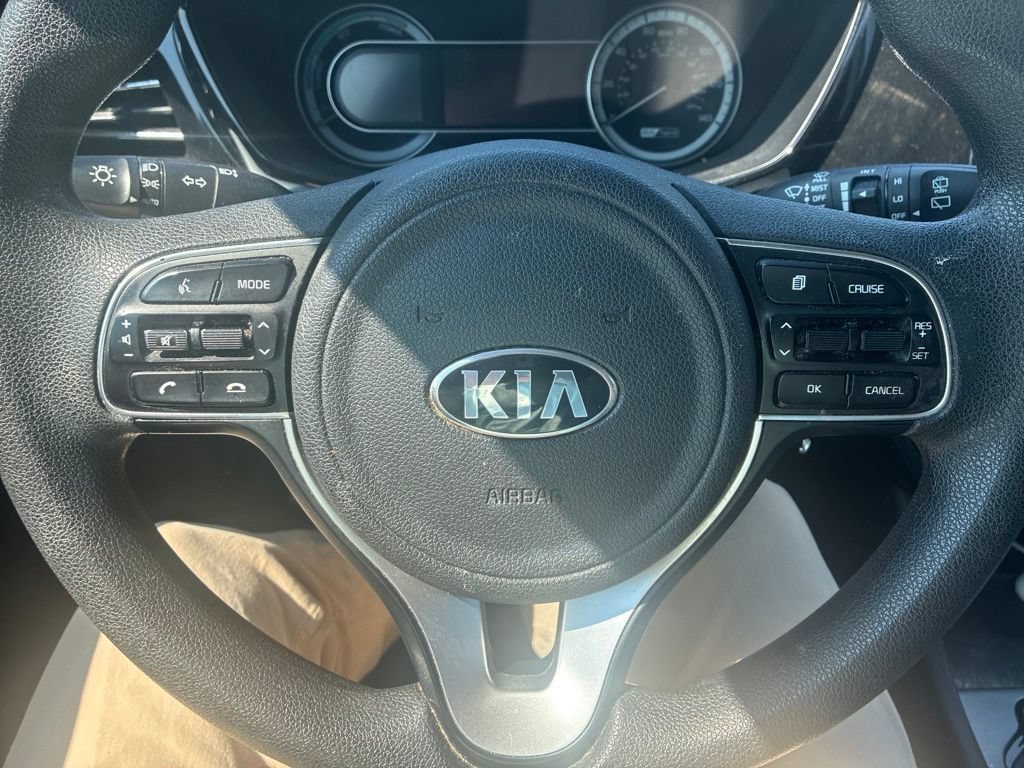 Used 2020 Silky Silver Kia LX image 5