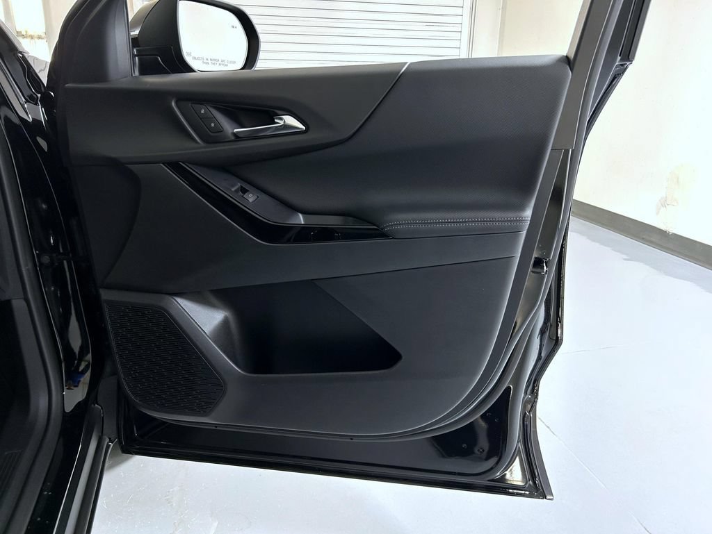 New 2027 Mosaic Black Metallic Chevrolet LT image 16