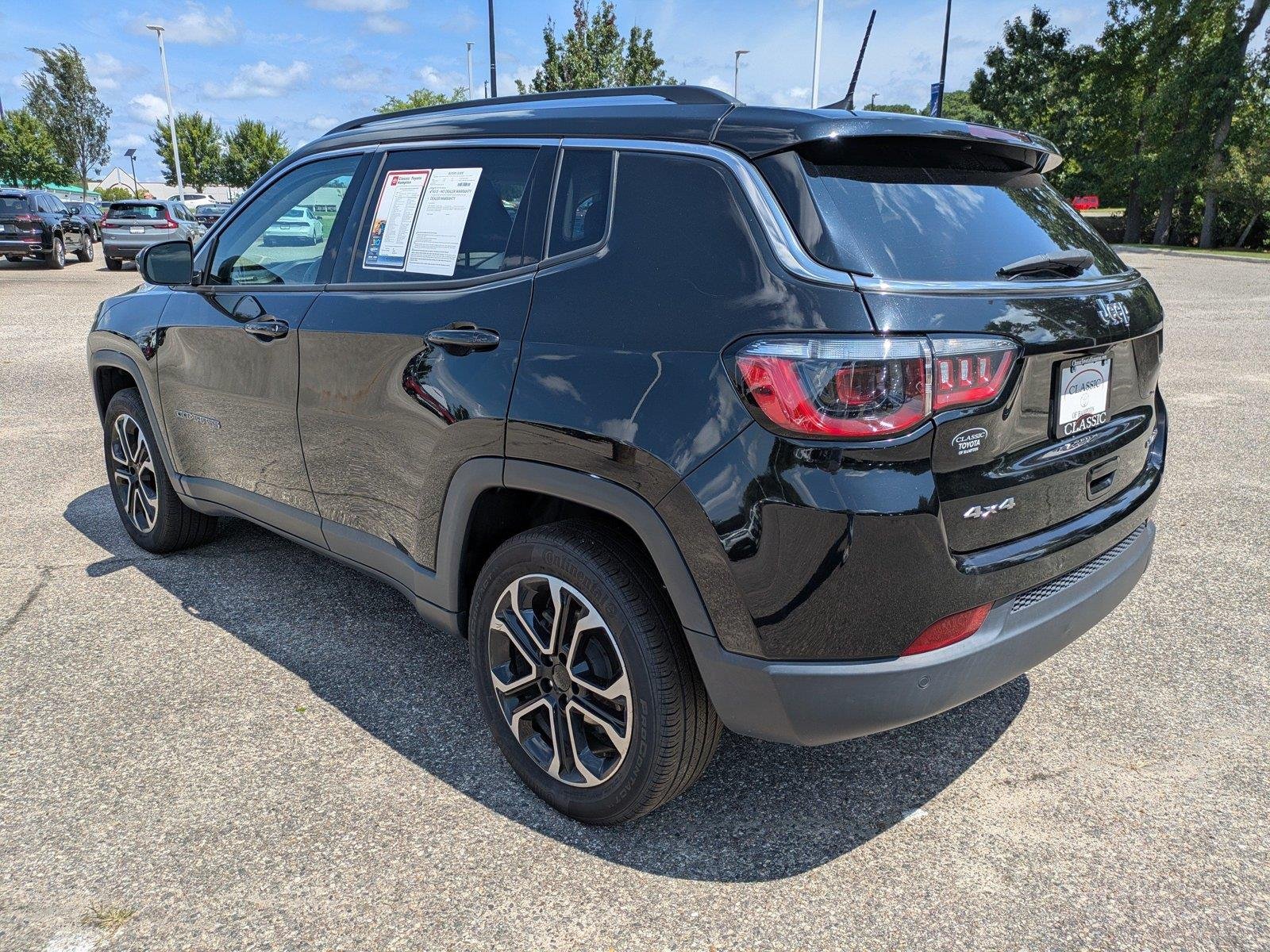 Used 2022 Diamond Black Crystal Pearlcoat Jeep Limited image 6