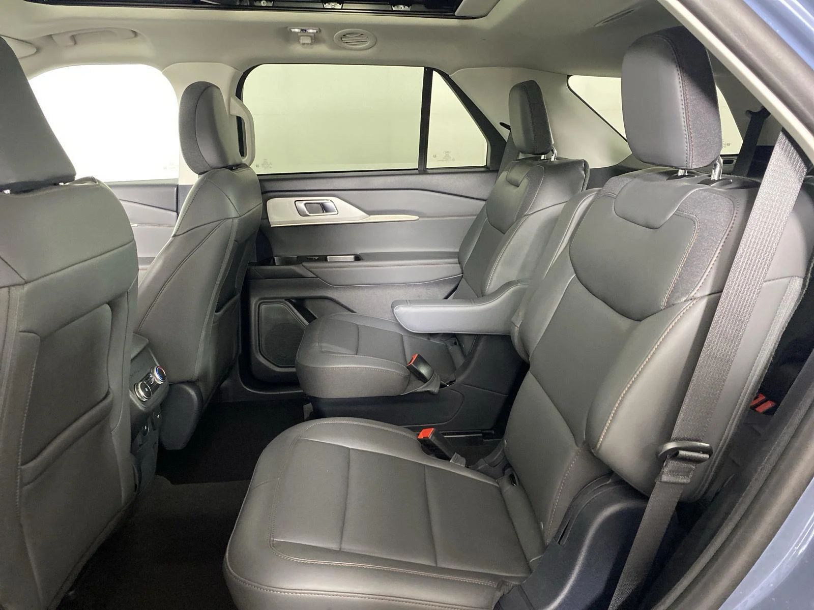 Used 2025 Vapor Blue Ford Active image 23