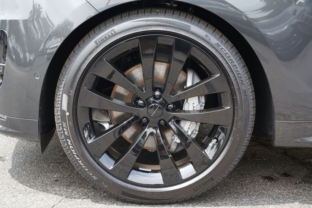 New 2026 Carpathian Grey Land Rover Dynamic SE image 8