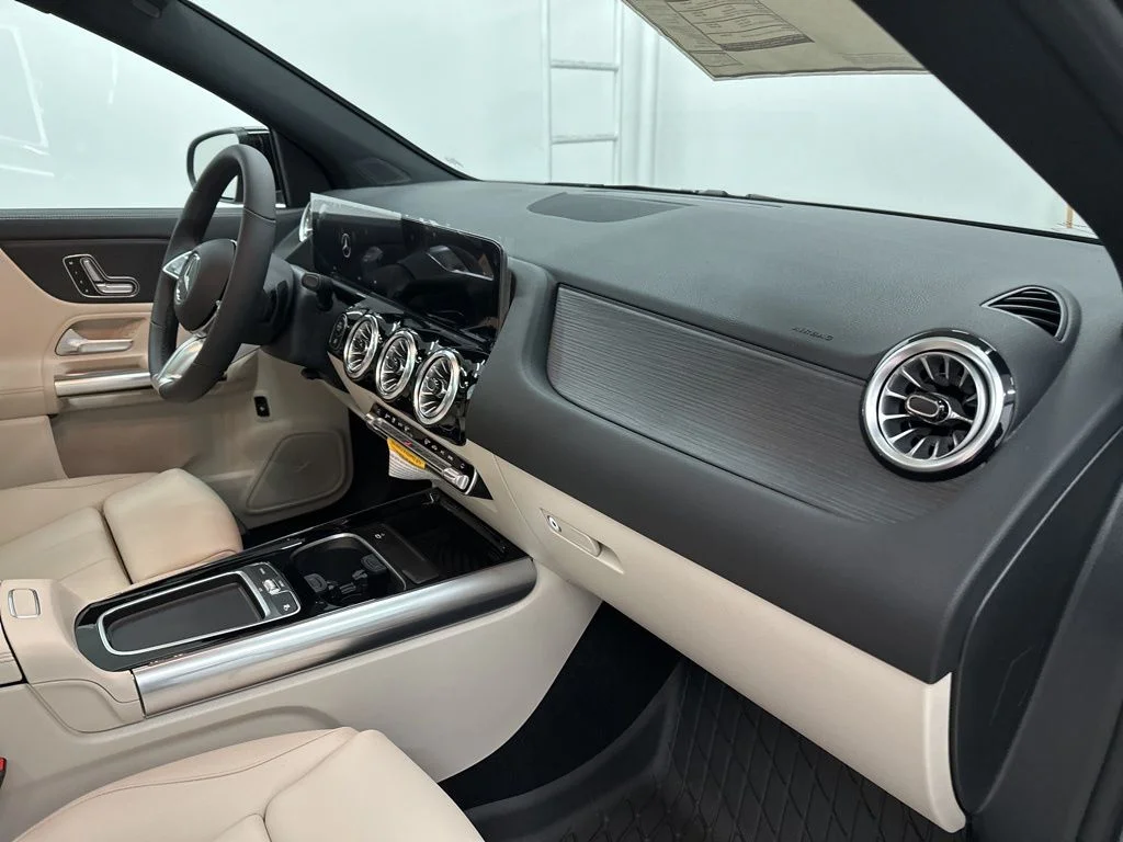 Used 2026 Gray Mercedes-Benz GLA 250 image 27