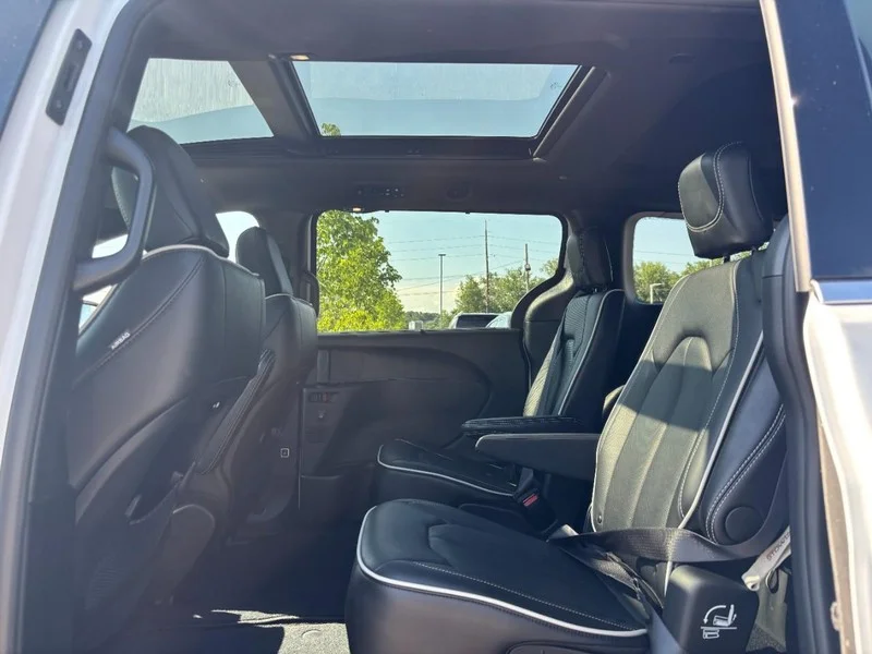 Used 2026 White Chrysler Limited image 11