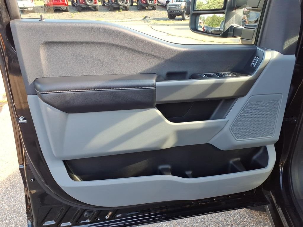 Certified Used 2025 Black Metallic Ford XL image 19