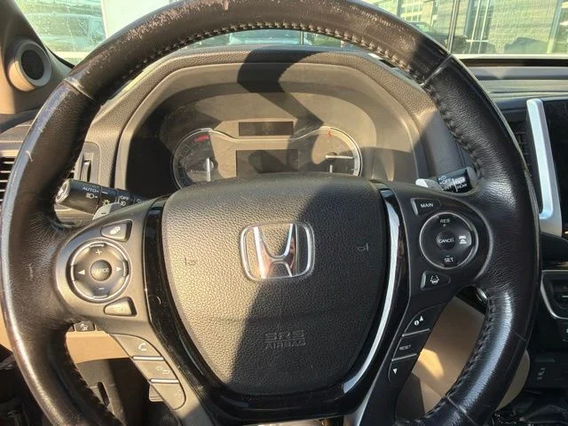 Used 2018 Green Honda Touring image 10
