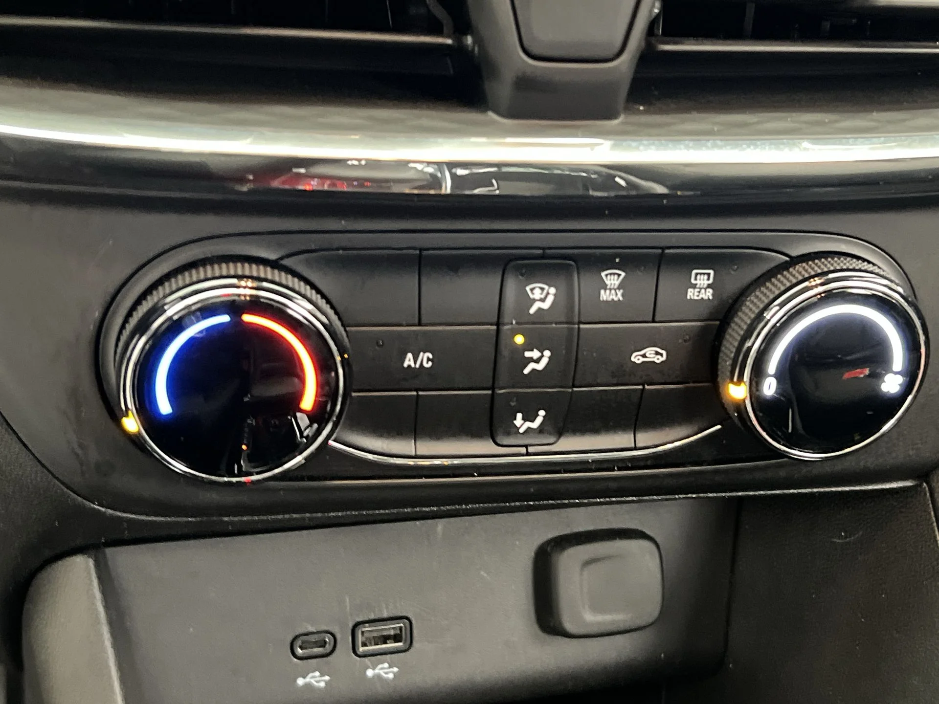 Used 2025 Gray Buick Preferred image 24