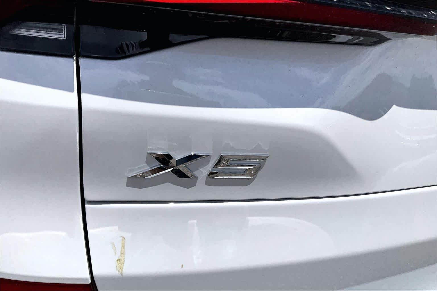 New 2026 Mineral White Metallic BMW xDrive40i image 15