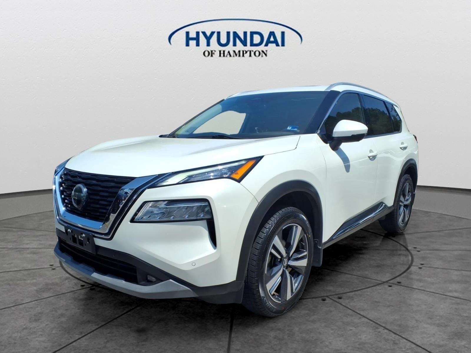 Used 2021 Pearl White Tricoat Nissan SL image 1