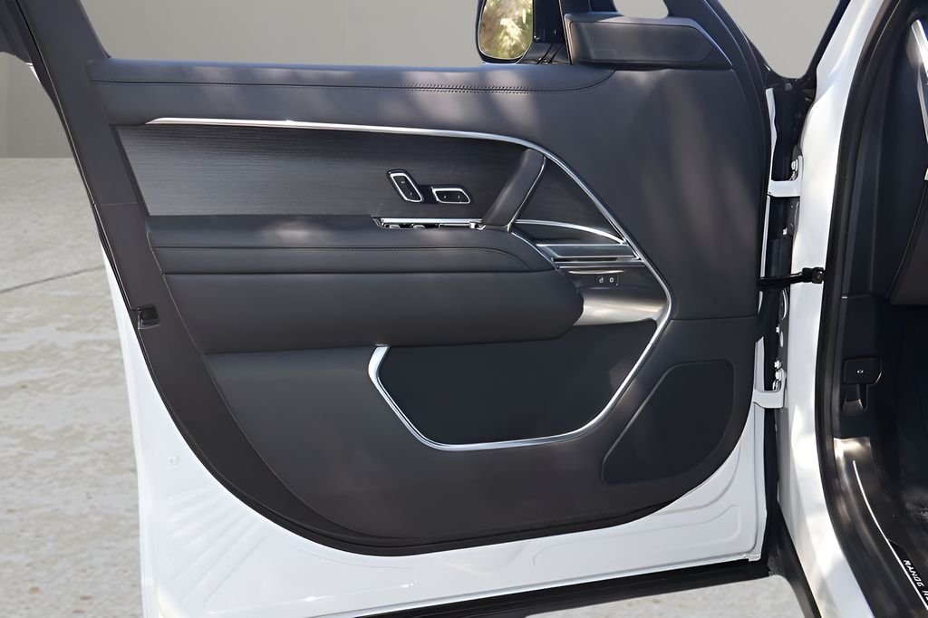New 2026 Fuji White Land Rover SE image 9