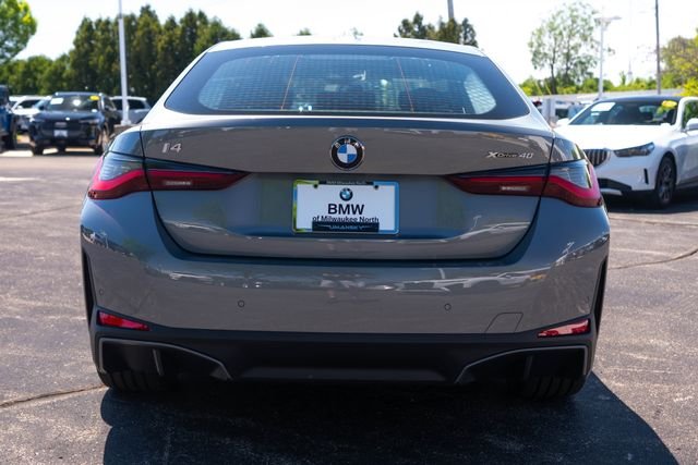 New 2026 Skyscraper Grey Metallic BMW xDrive40 image 9