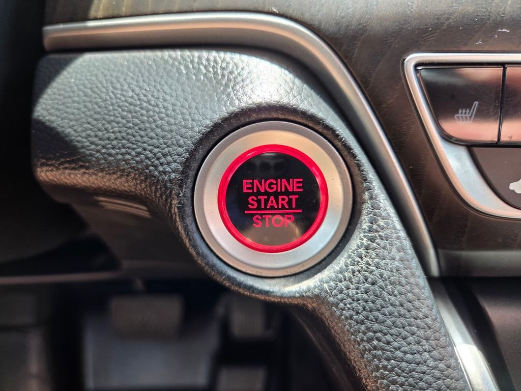 Used 2018 White Honda EX-L image 32