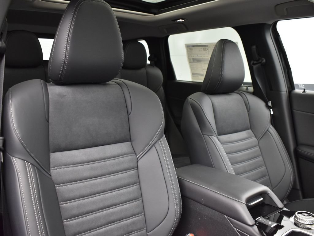 New 2026 Black Mitsubishi SE image 18