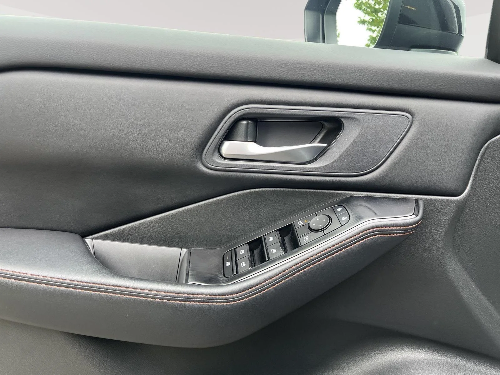 Used 2025 Boulder Gray Pearl Nissan Rock Creek image 19