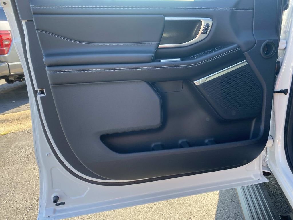 New 2027 Star White Metallic Tri-Coat Ford Platinum image 12