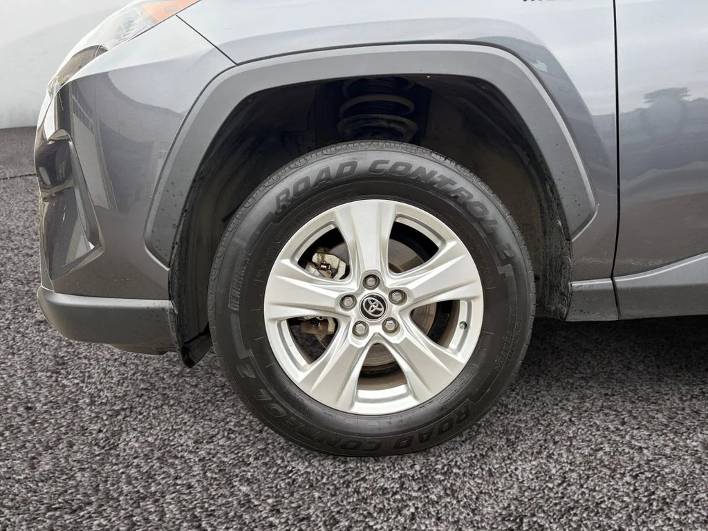 Used 2020 Gray Toyota LE image 9