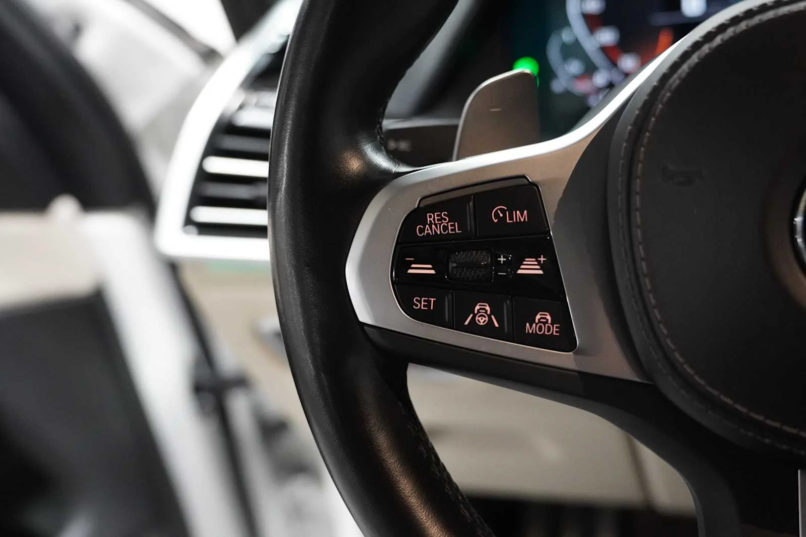 Used 2022 Mineral White Metallic BMW M50i image 22