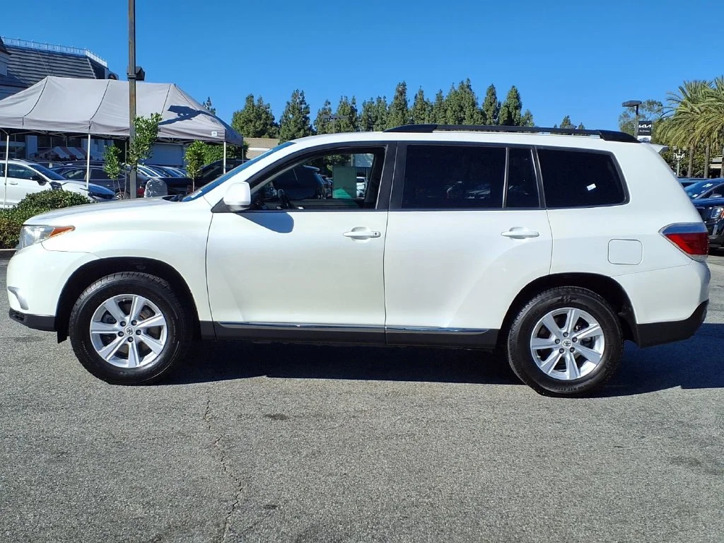 Used 2011 Toyota Highlander SE with VIN 5TDZK3EH2BS045832 for sale in Cerritos, CA