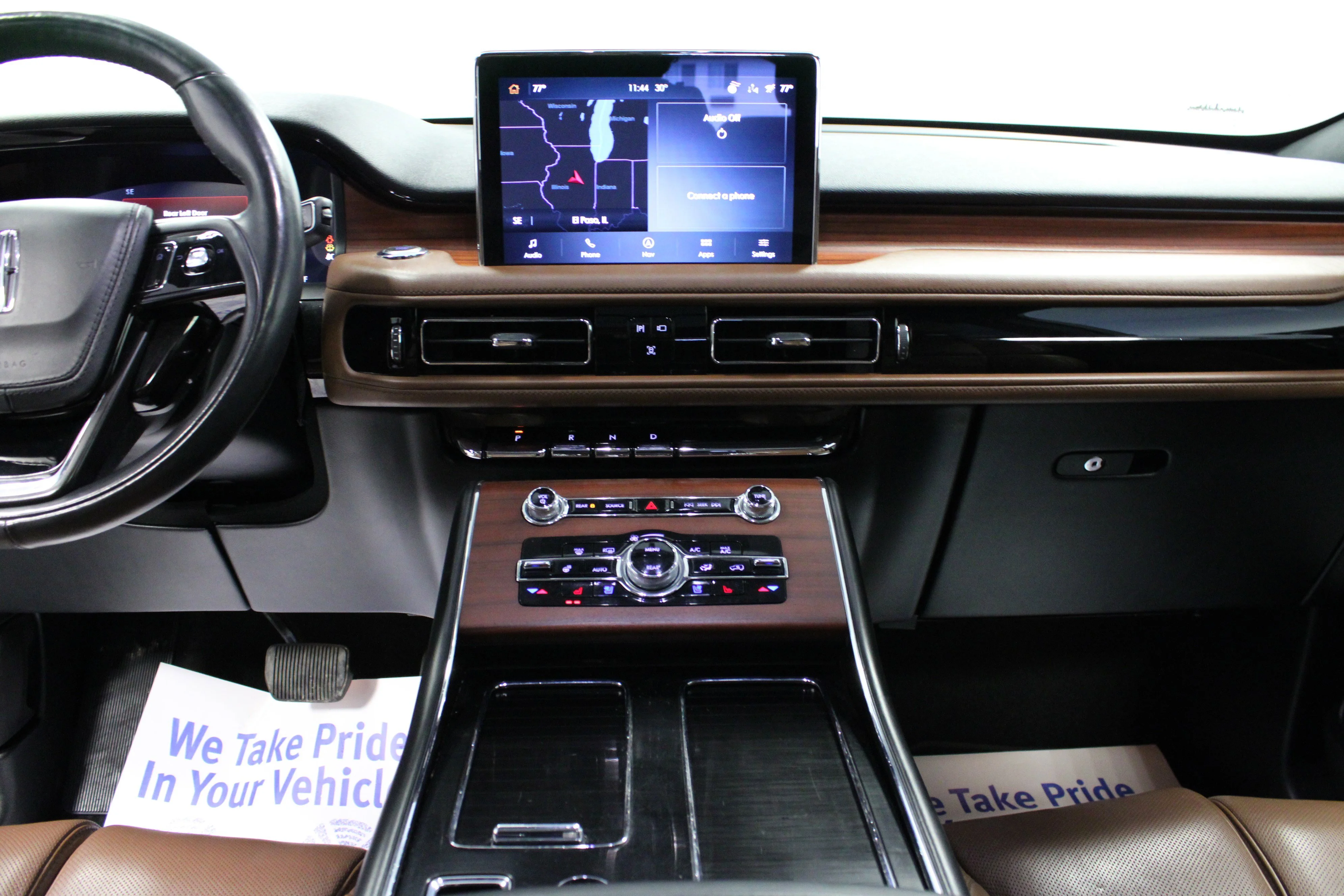 Used 2022 Radiance Metallic Lincoln Reserve image 19